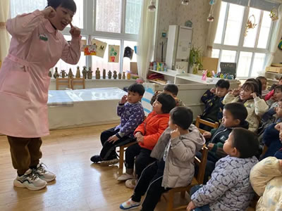 關愛聽力健康，臥龍區(qū)婦幼保健院開展愛耳日走進幼兒園活動